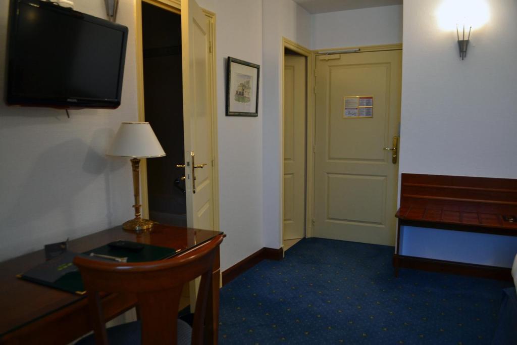 Coq Hotel Montreuil  Екстер'єр фото