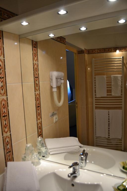 Coq Hotel Montreuil  Екстер'єр фото